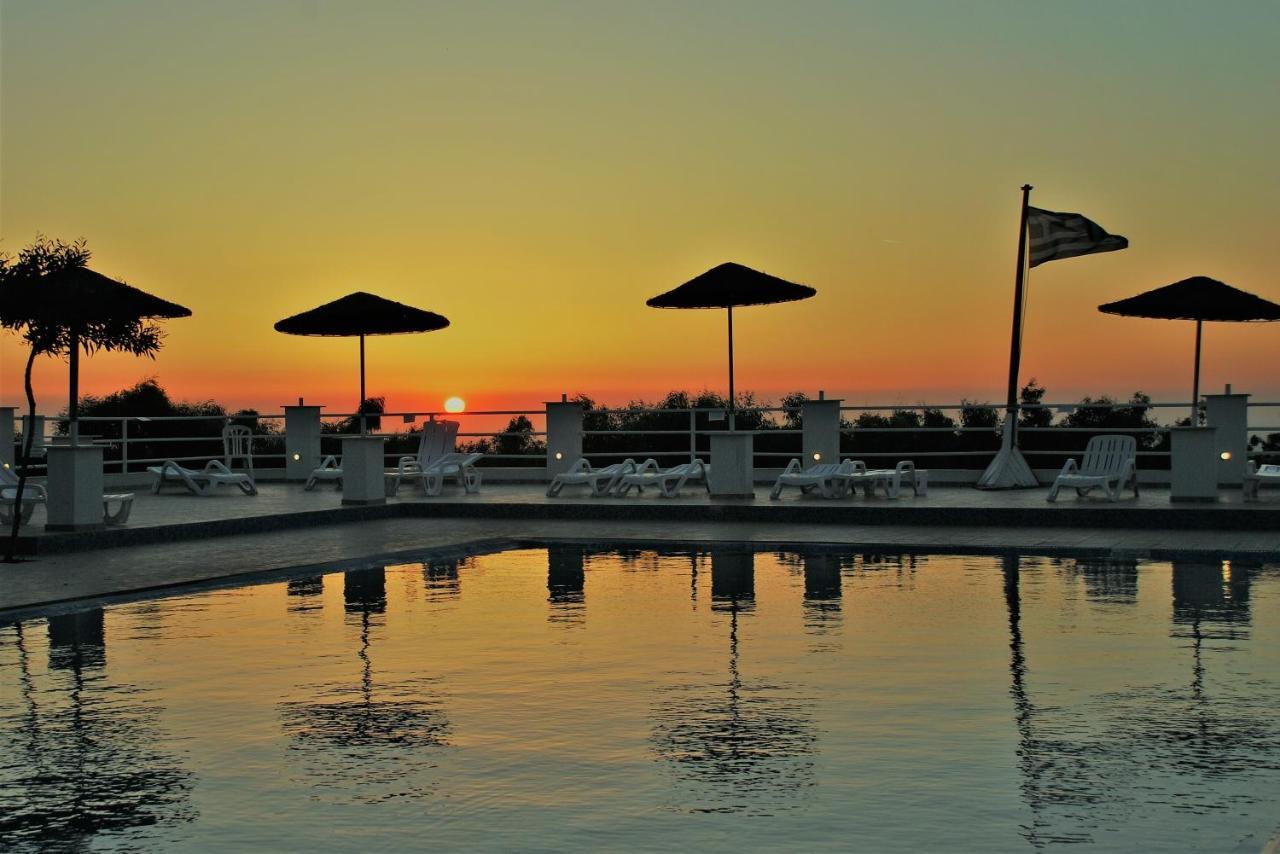 Santorini & Hostel *