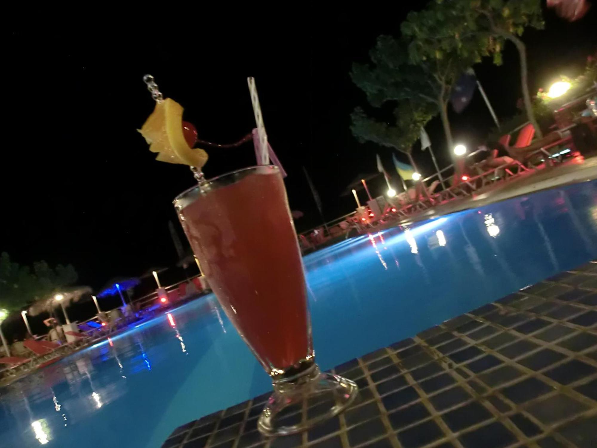 Hostel Santorini & *