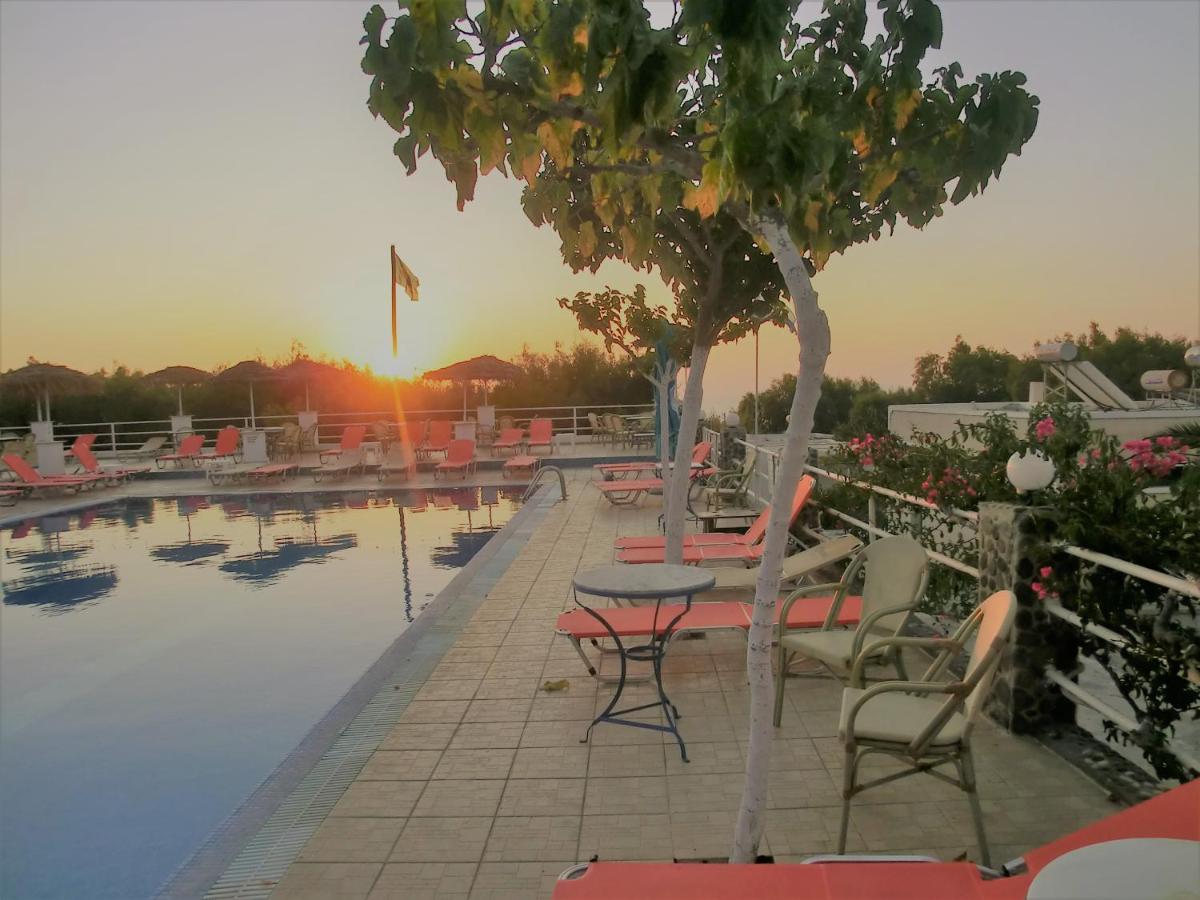 Ostello Santorini Camping&hostel *