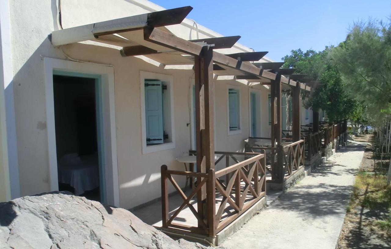 Santorini & Hostel *