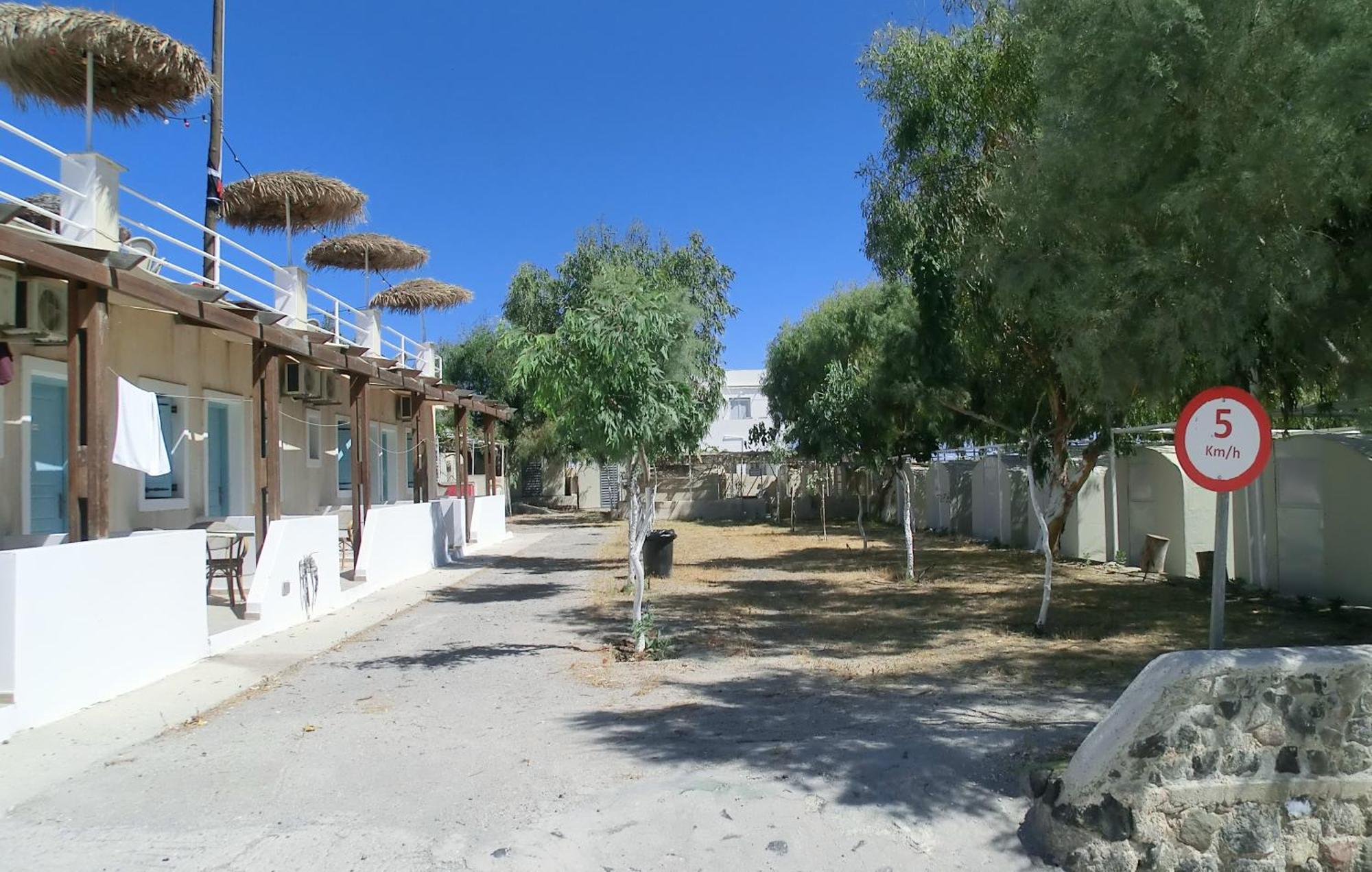 Santorini & Hostel *