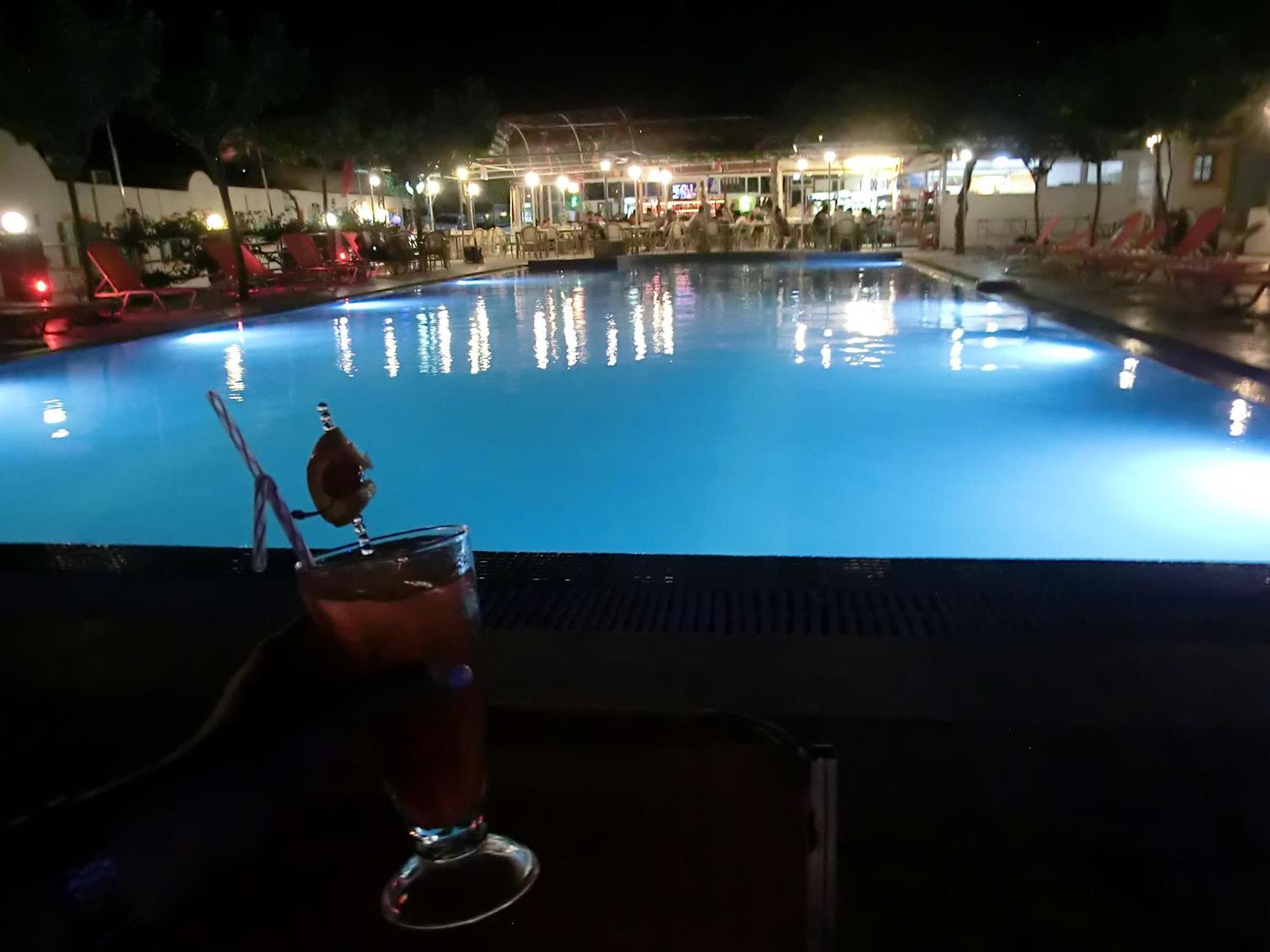 Santorini & Hostel *